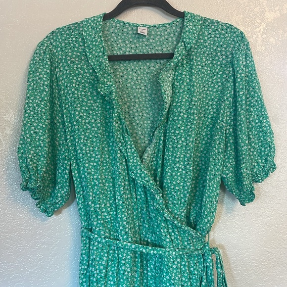 Old Navy green floral wrap dress - Picture 2 of 9